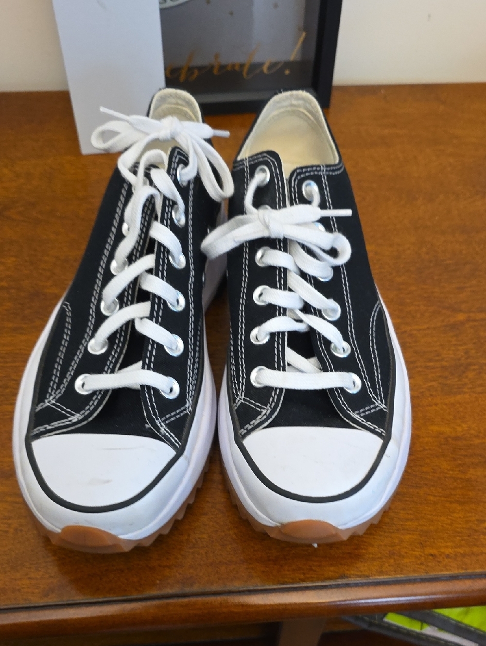 Converse Black and White Run Star Hike Box